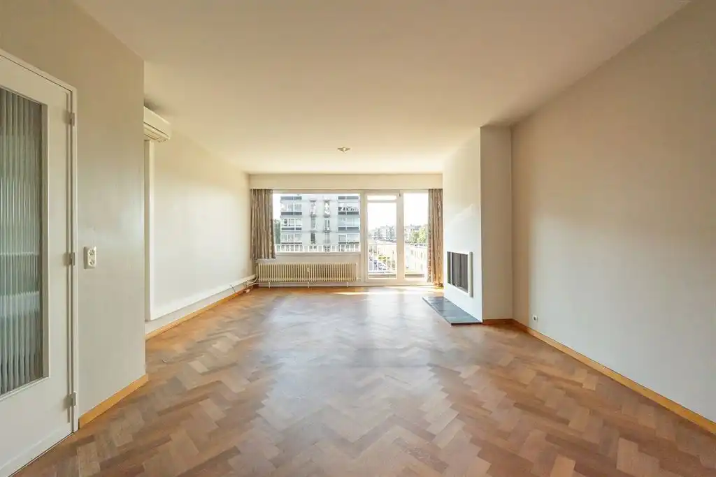 Instapklaar appartement op prachtige visgraatparket foto {{pictureIndex}}