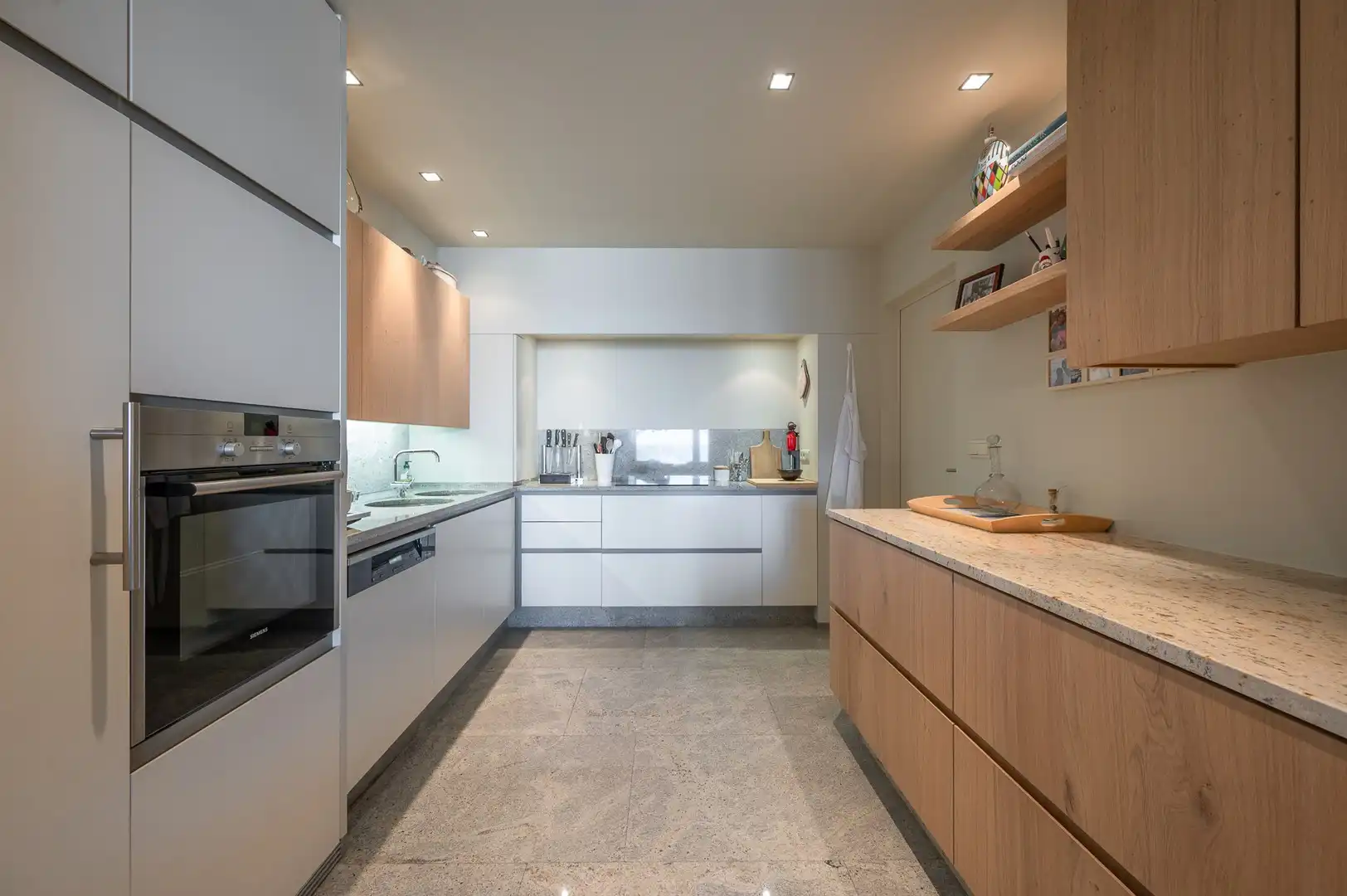 Prachtig appartement met frontaal zeezicht gelegen in hartje het Zoute met 6 meter gevelbreedte. foto 12