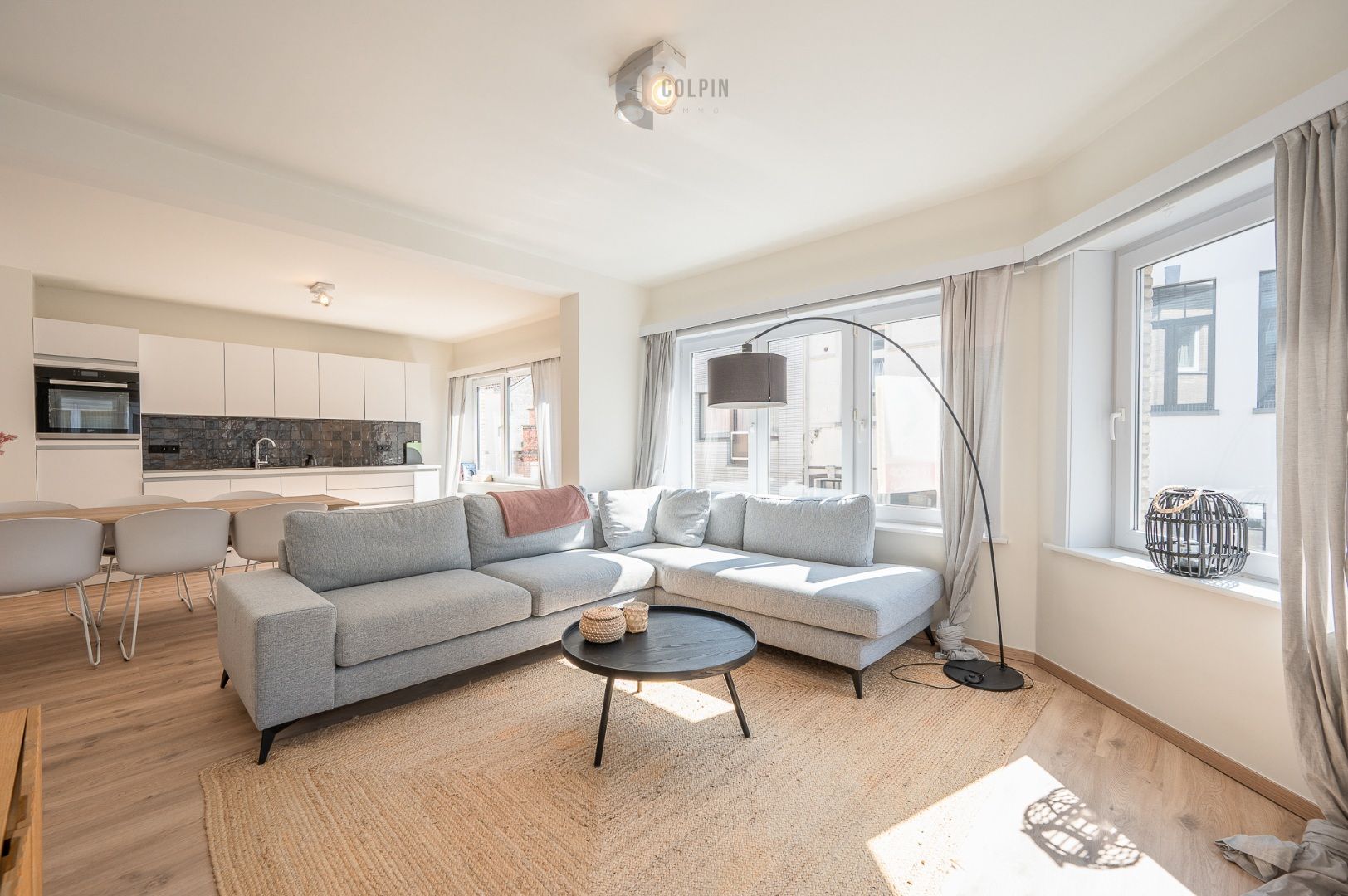 Prachtig instapklaar hoekappartement met 2 slaapkamers op centrale locatie foto 4