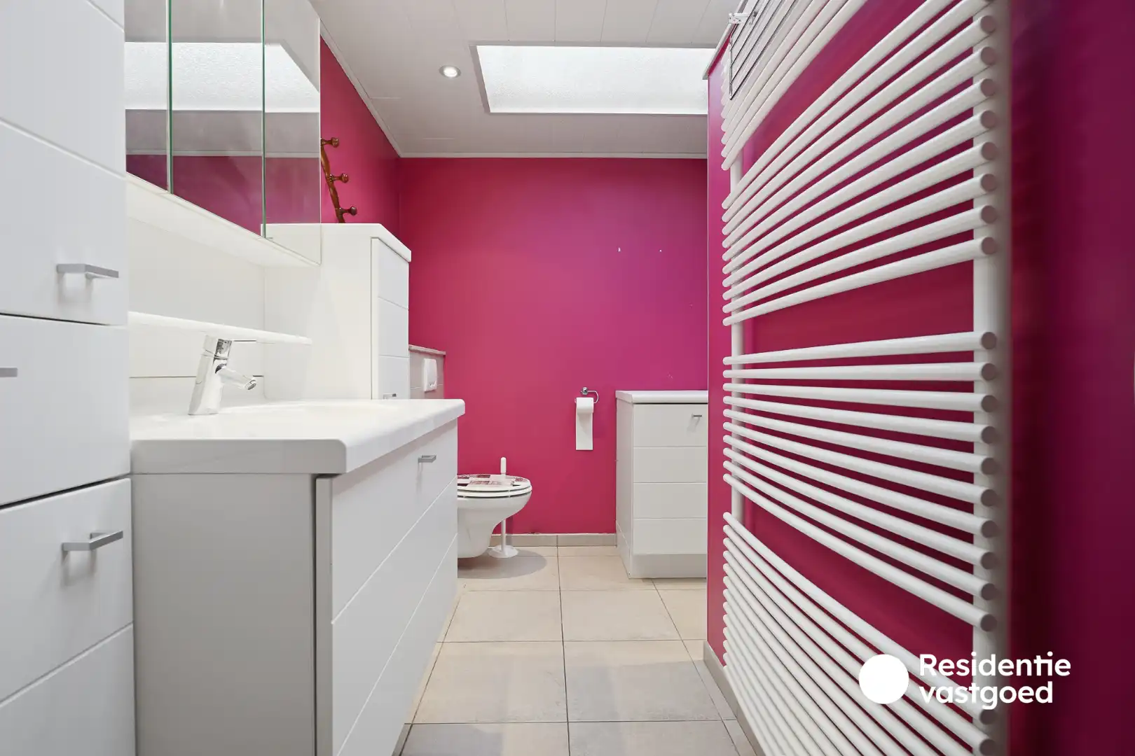 Veelzijdig eigendom met handelsruimte, ruime woning en bouwgrond in centrum Merkem! foto 9