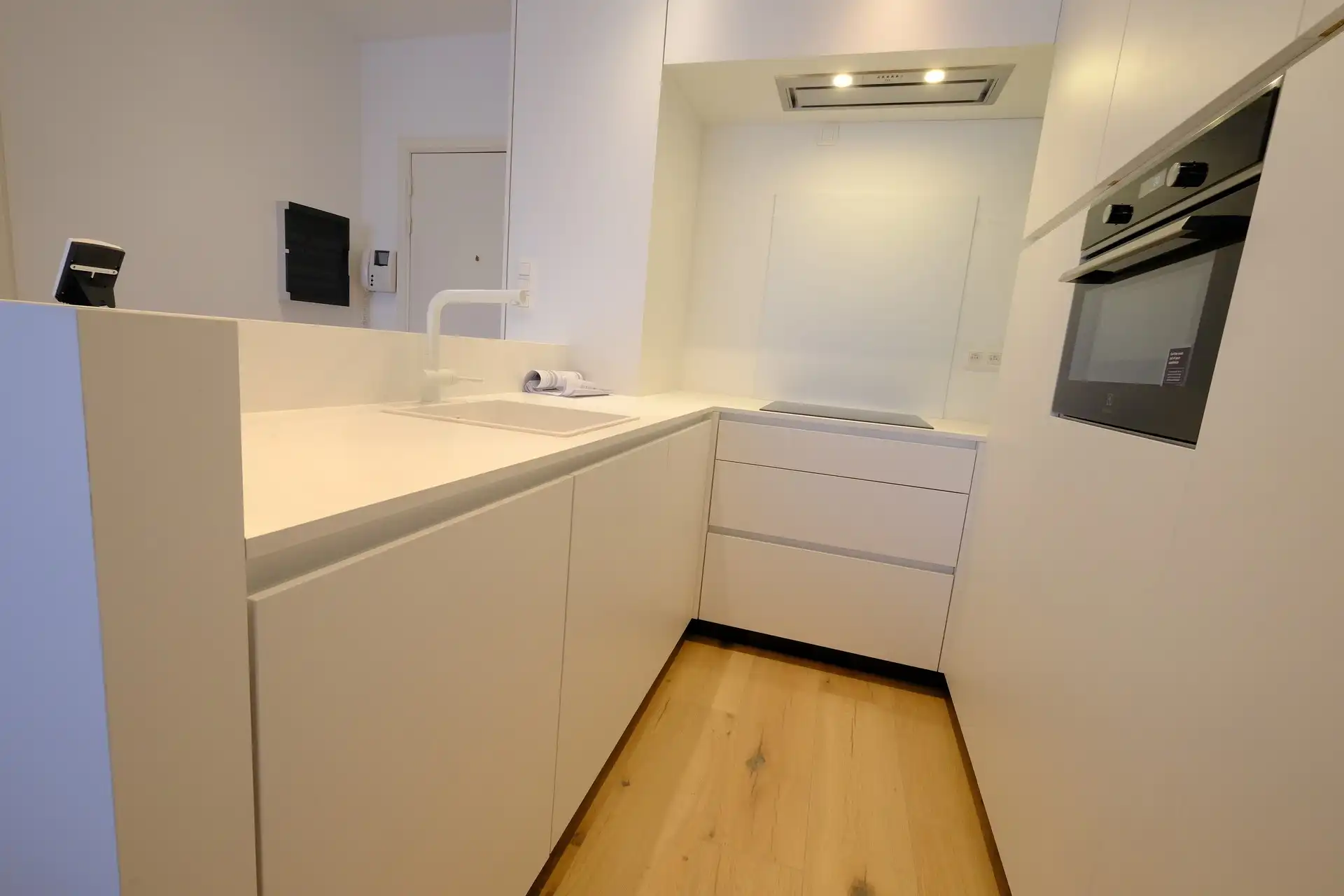 Gerenoveerde gemeubelde studio in centrum Hasselt met autostaanplaats foto 19