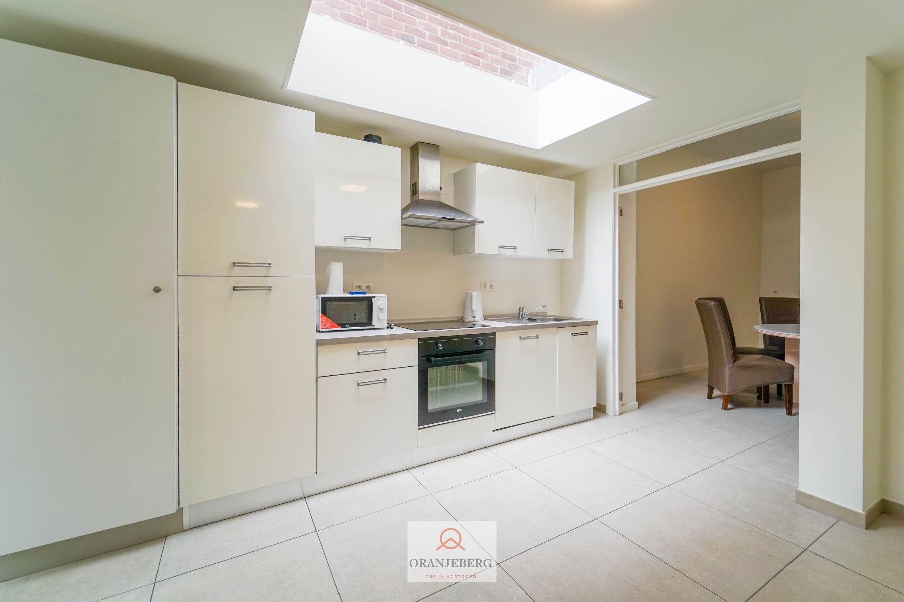 Goed bereikbare rijwoning nabij UZ met 6 slaapkamers te huur foto 26