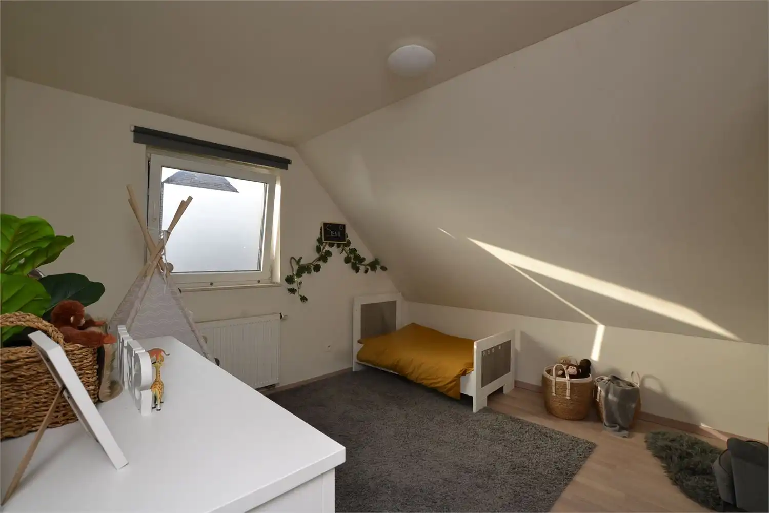 RUSTIG GELEGEN DUPLEXAPPARTEMENT MET 3 SLAAPKAMERS, TERRAS, GARAGE EN AUTOSTAANPLAATS foto 6
