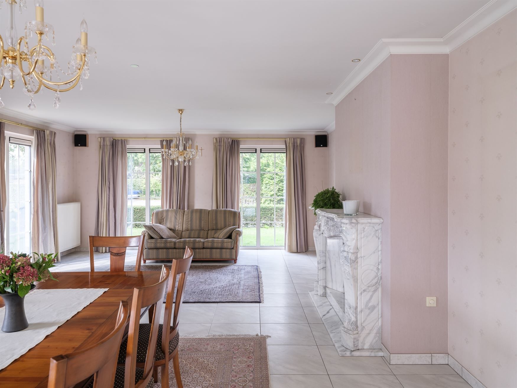 Ruime villa in residentiële, rustige omgeving foto 6