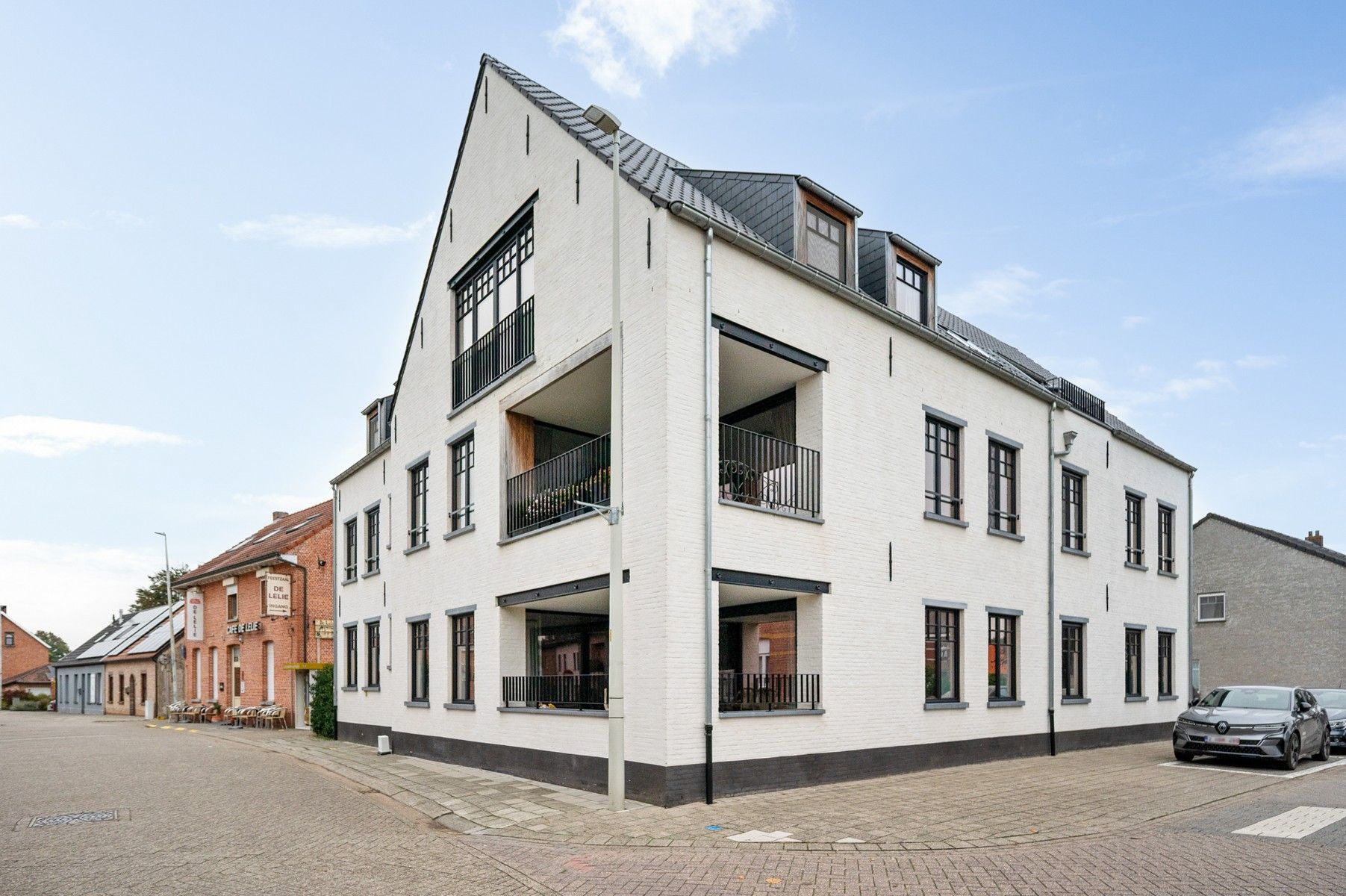 Prachtig en recent appartement met terras en autostaanplaats in het hart van Pulle foto 3