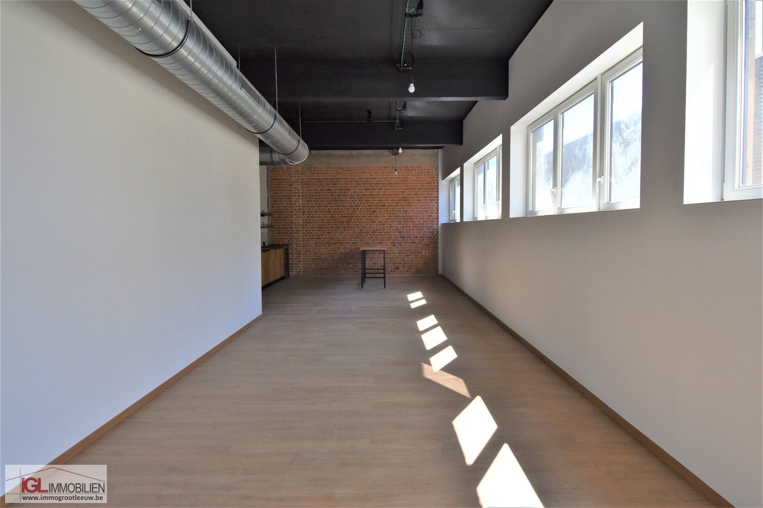 Bureauruimte van 81m² foto {{pictureIndex}}