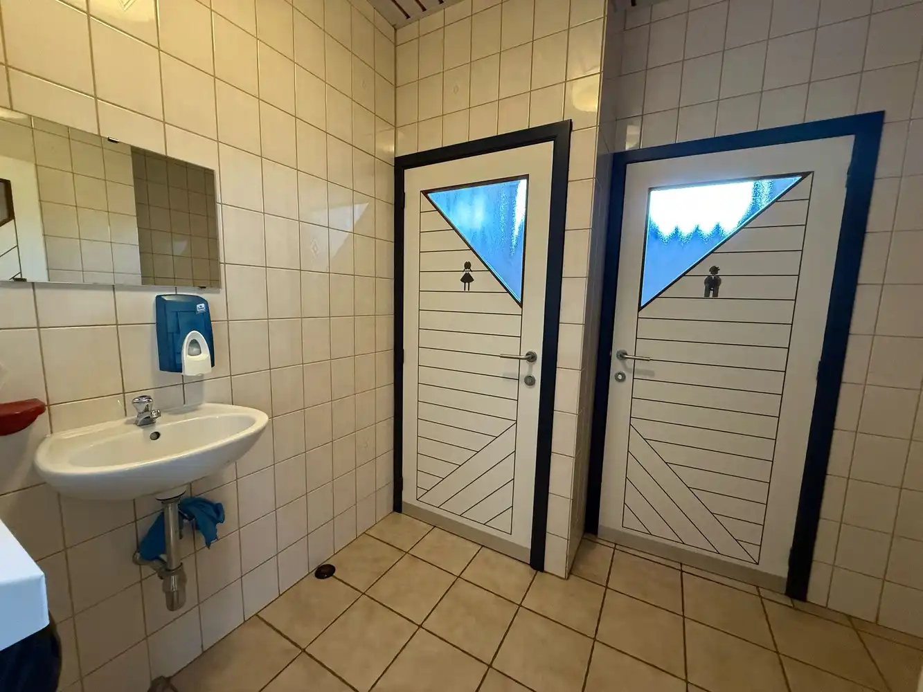 Bedrijfshal met kantoorruimte op uitstekende locatie te Lanaken! foto 6