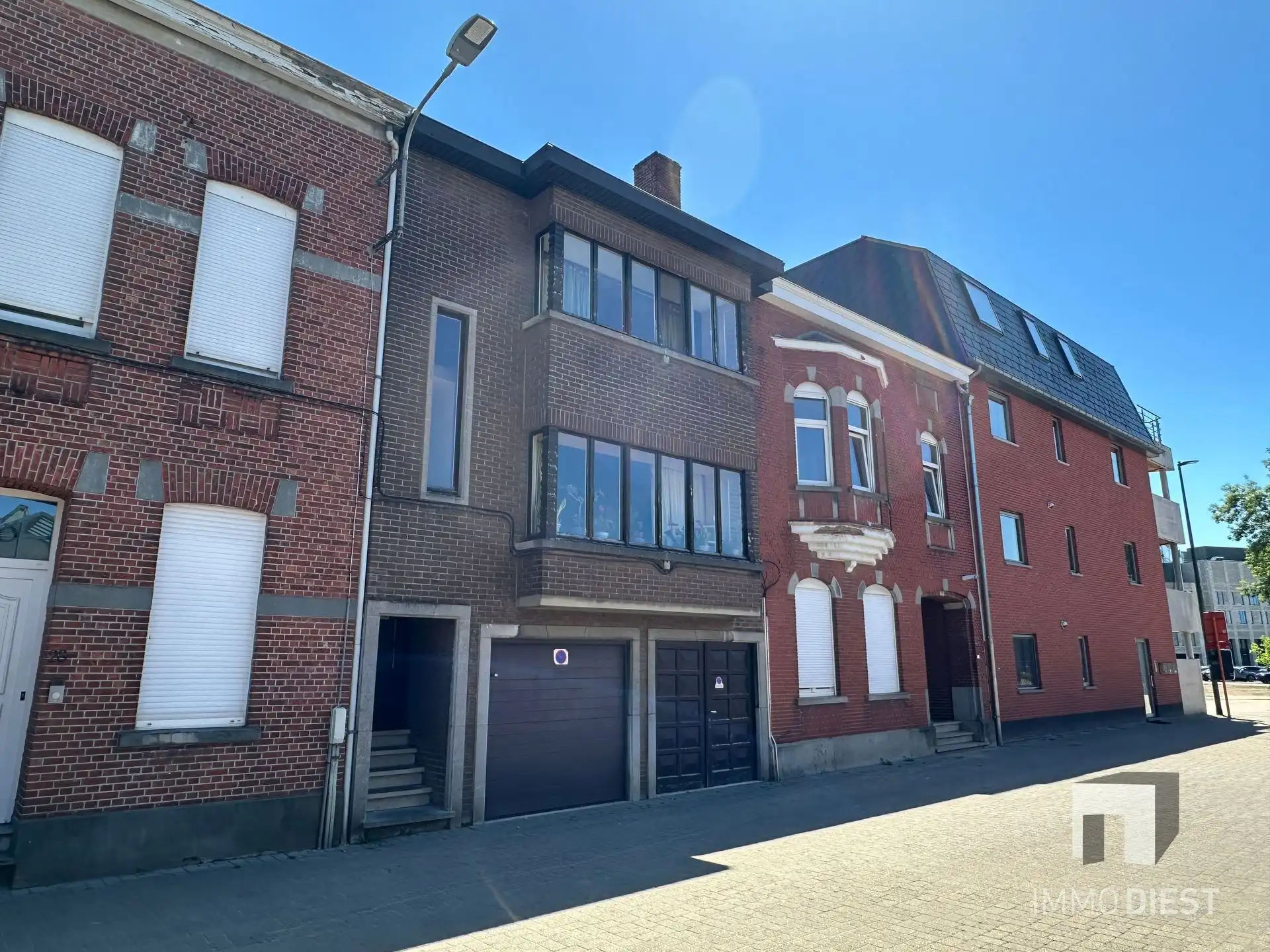 Hoofdfoto van de publicatie: Te renoveren woning met 3 slaapkamers, 2 garages en tuin in Diest