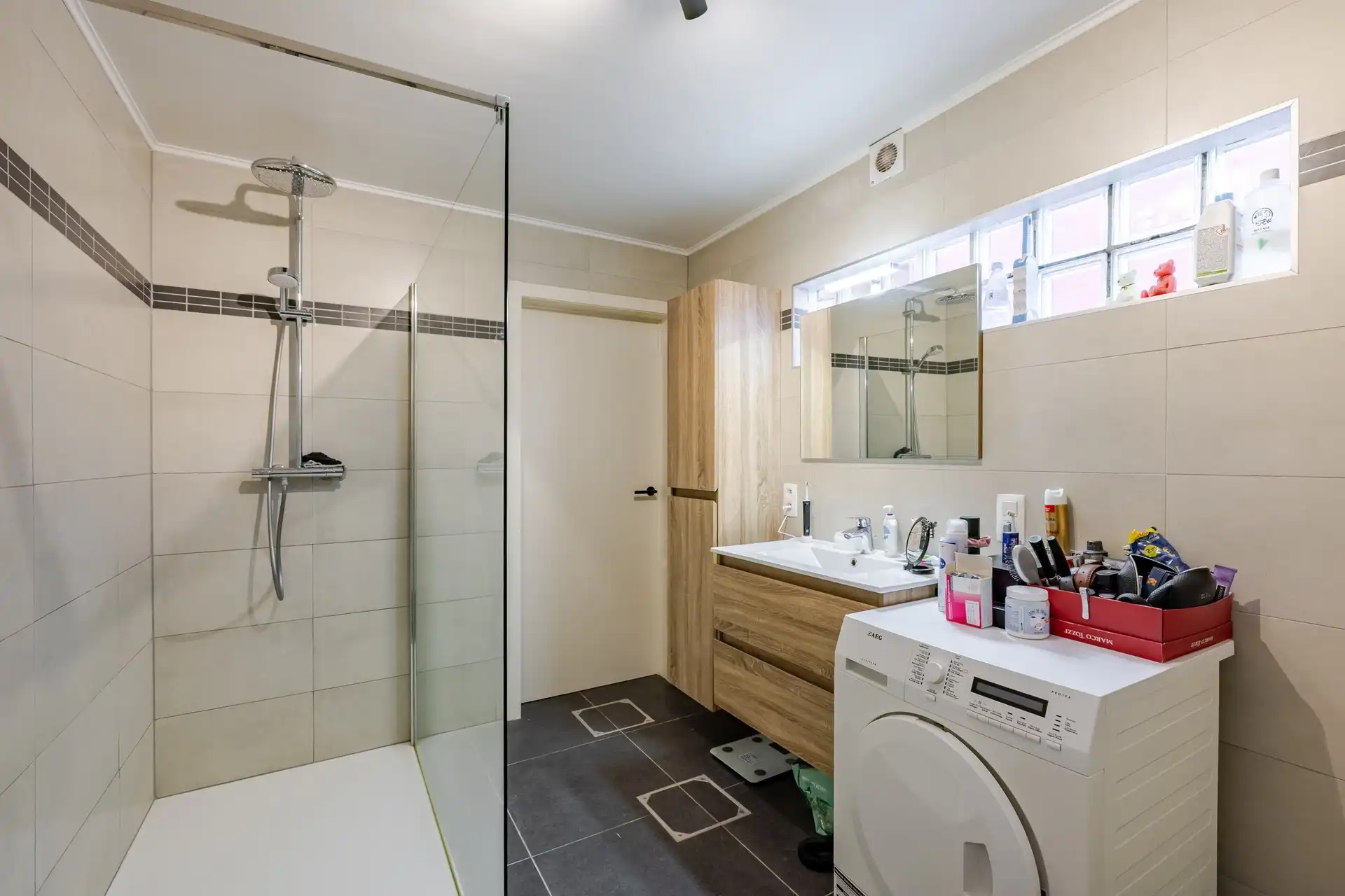 Instapklare woning op wandelafstand van het centrum en het Klein Parksken foto 26