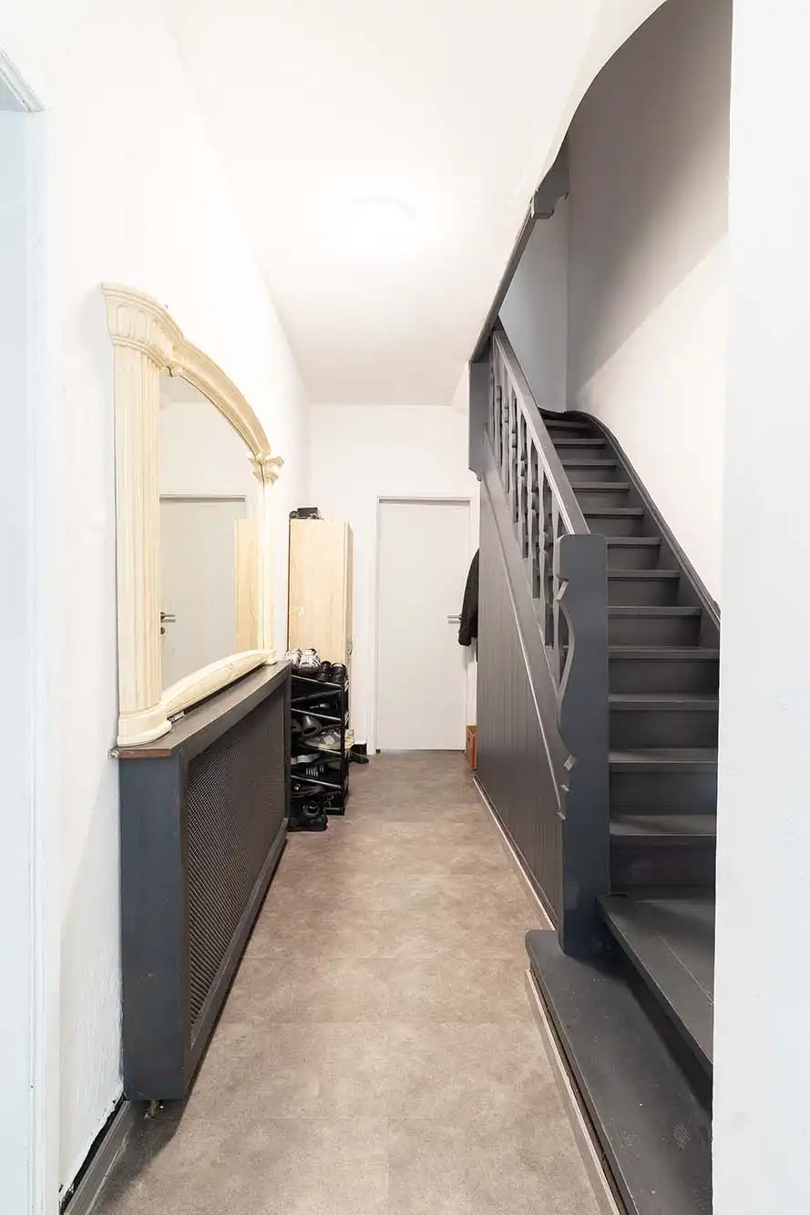 Ruime rijwoning met vijf slaapkamers en tuin foto 7