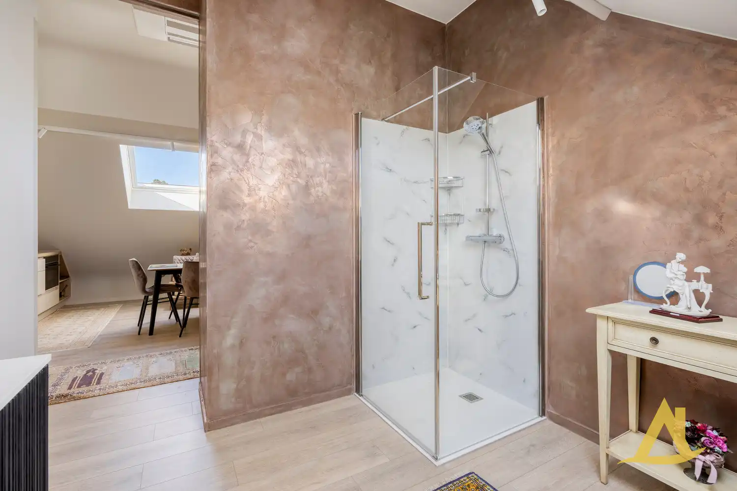 EXCLUSIEVE VILLA MET PARKTUIN EN ZWEMVIJVER OP EEN PERCEEL VAN 1HA 5A 16CA! foto 48