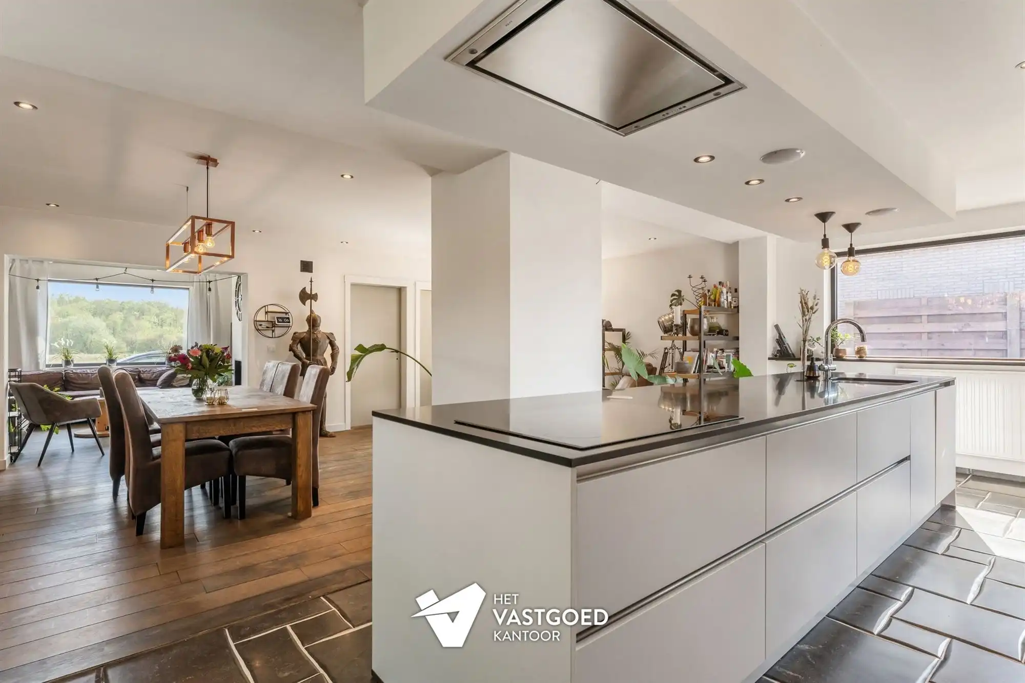 STIJLVOLLE GERENOVEERDE WONING GELEGEN OP EEN MOOI UITGESTREKT PERCEEL VAN 11A 64CA TE BEVERLO foto 8