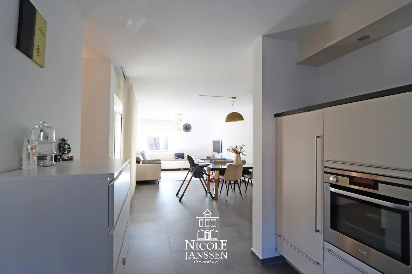 Instapklaar appartement met twee slaapkamers en overdekt terras foto 6