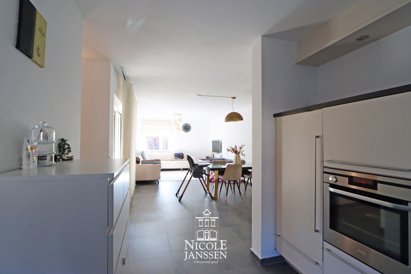 Instapklaar appartement met twee slaapkamers en overdekt terras foto 6