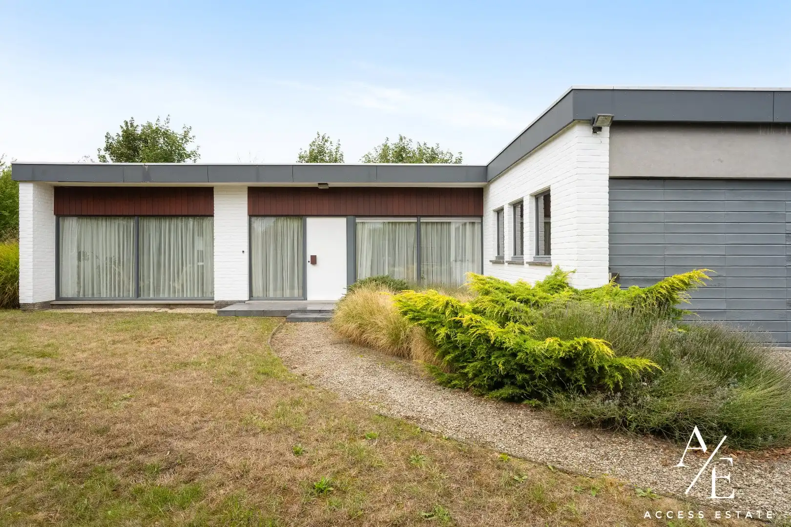 EVERGEM - Charmante bungalow met renovatiepotentieel en zonnige tuin foto 2
