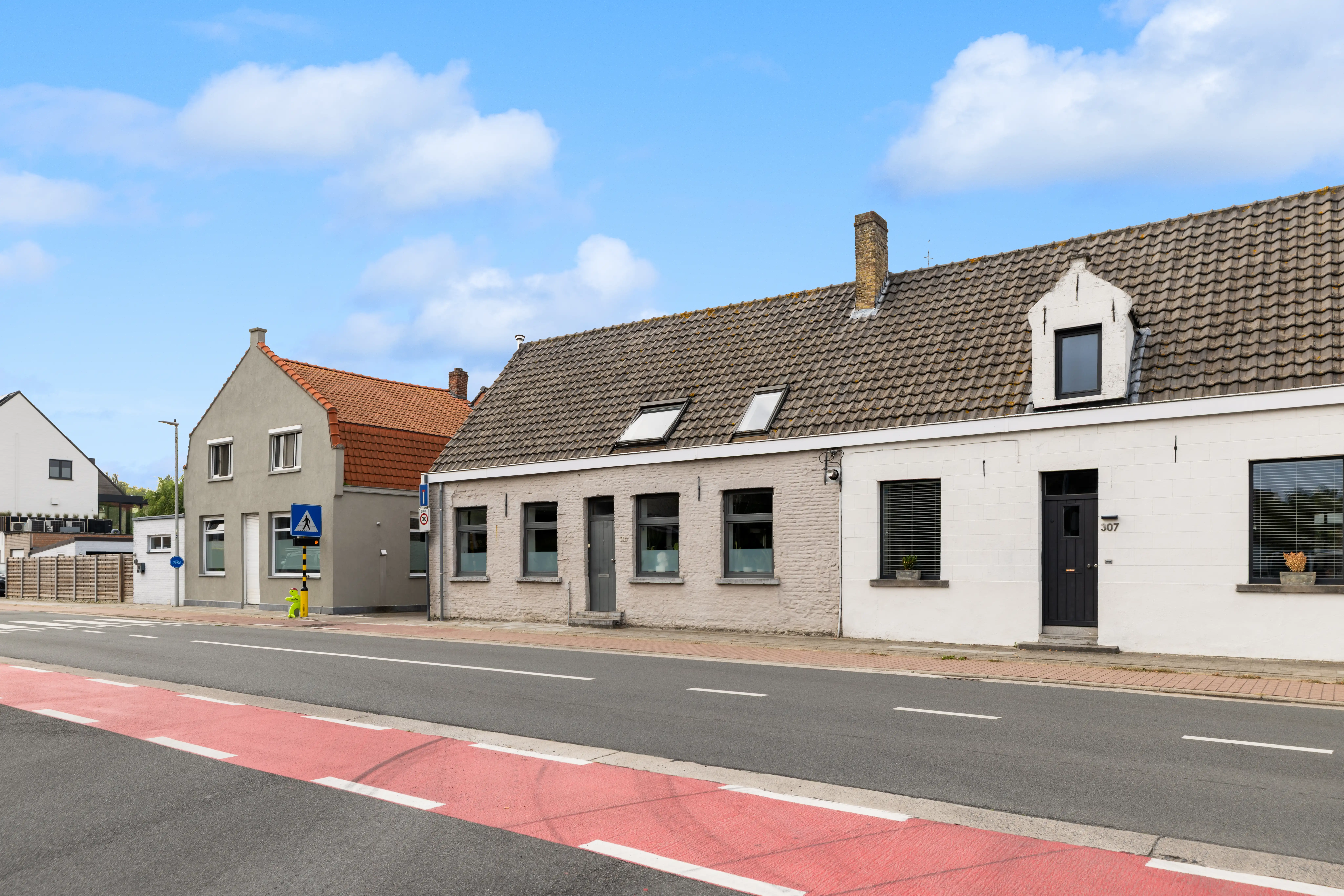 Unieke kans: Verrassend ruime woonst met rijke historie foto {{pictureIndex}}