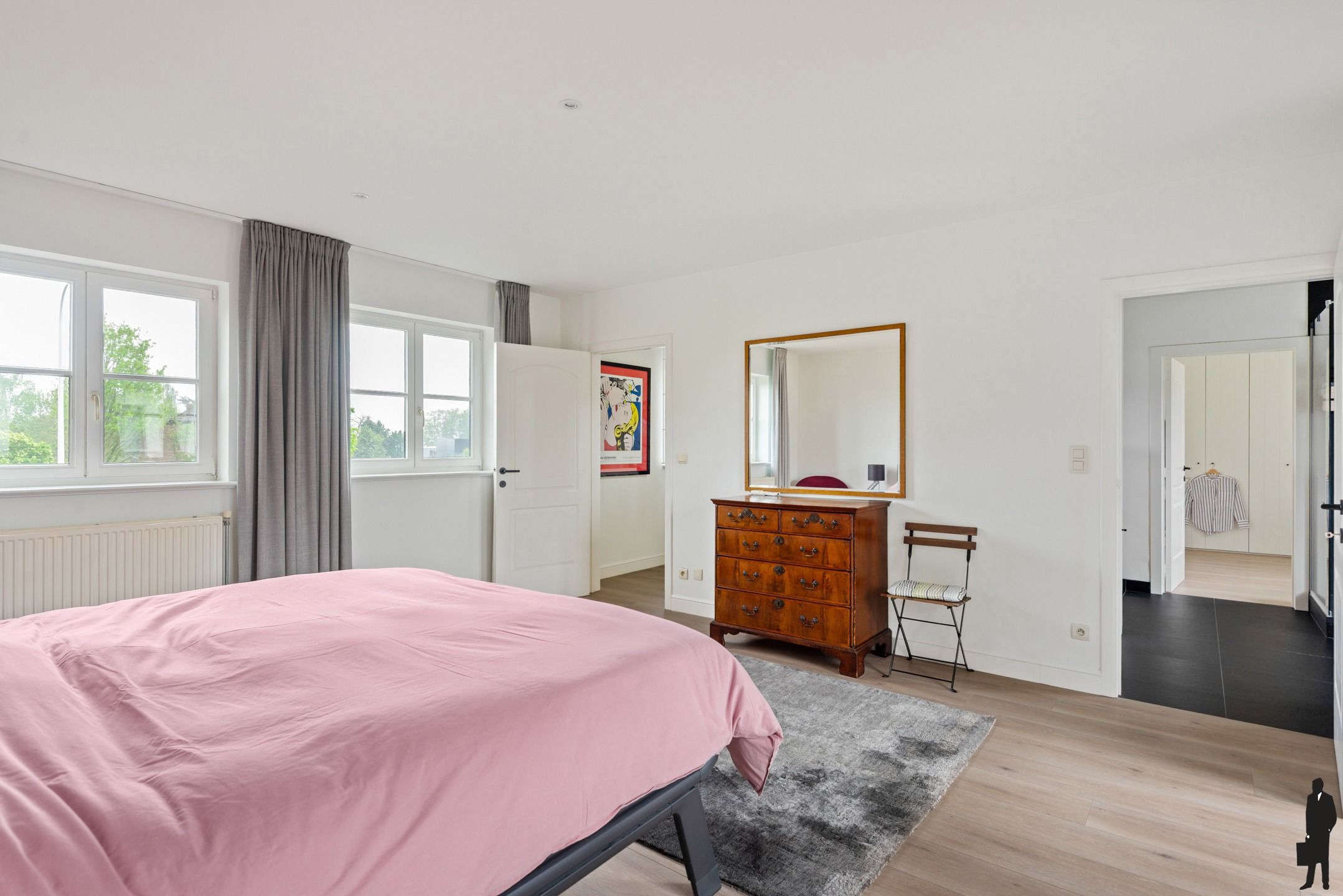 Prachtige villa met 5 ruime slaapkamers & veel parkeerplaats foto 12