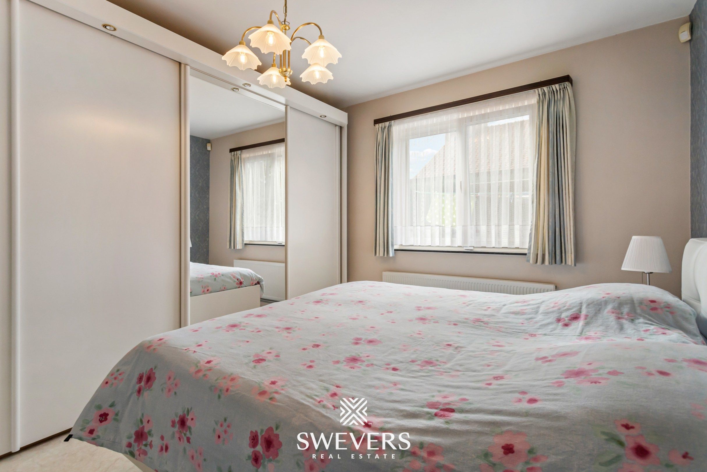 Ruime instapklare gezinswoning met 4 slaapkamers in rustige straat vlakbij Hasselt foto 14