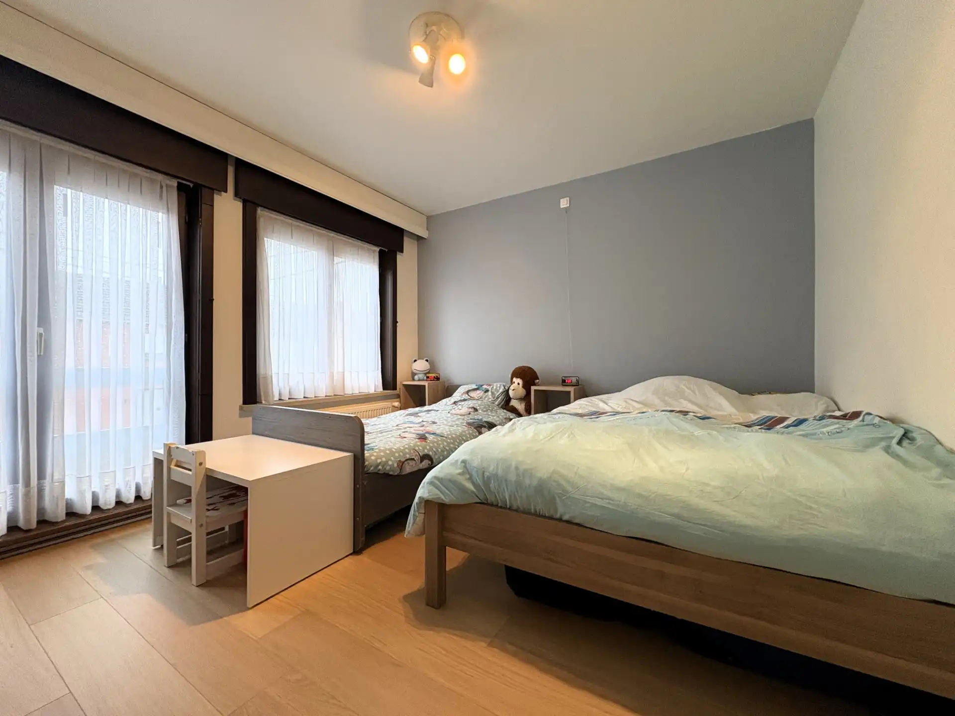 Gerenoveerde half open woning met garage foto 10