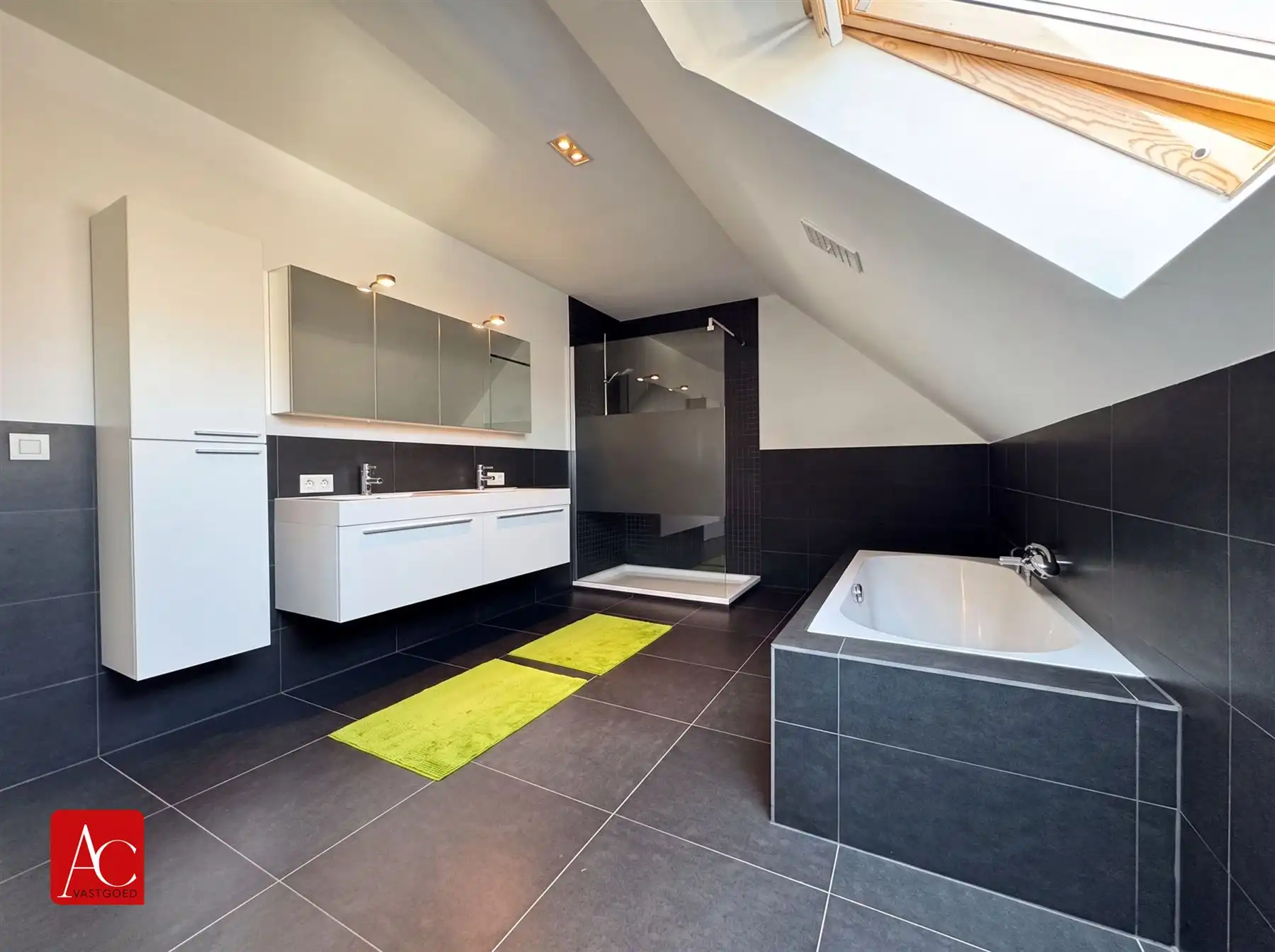 Vrijstaande woning met zwembad in rustige wijk foto 33