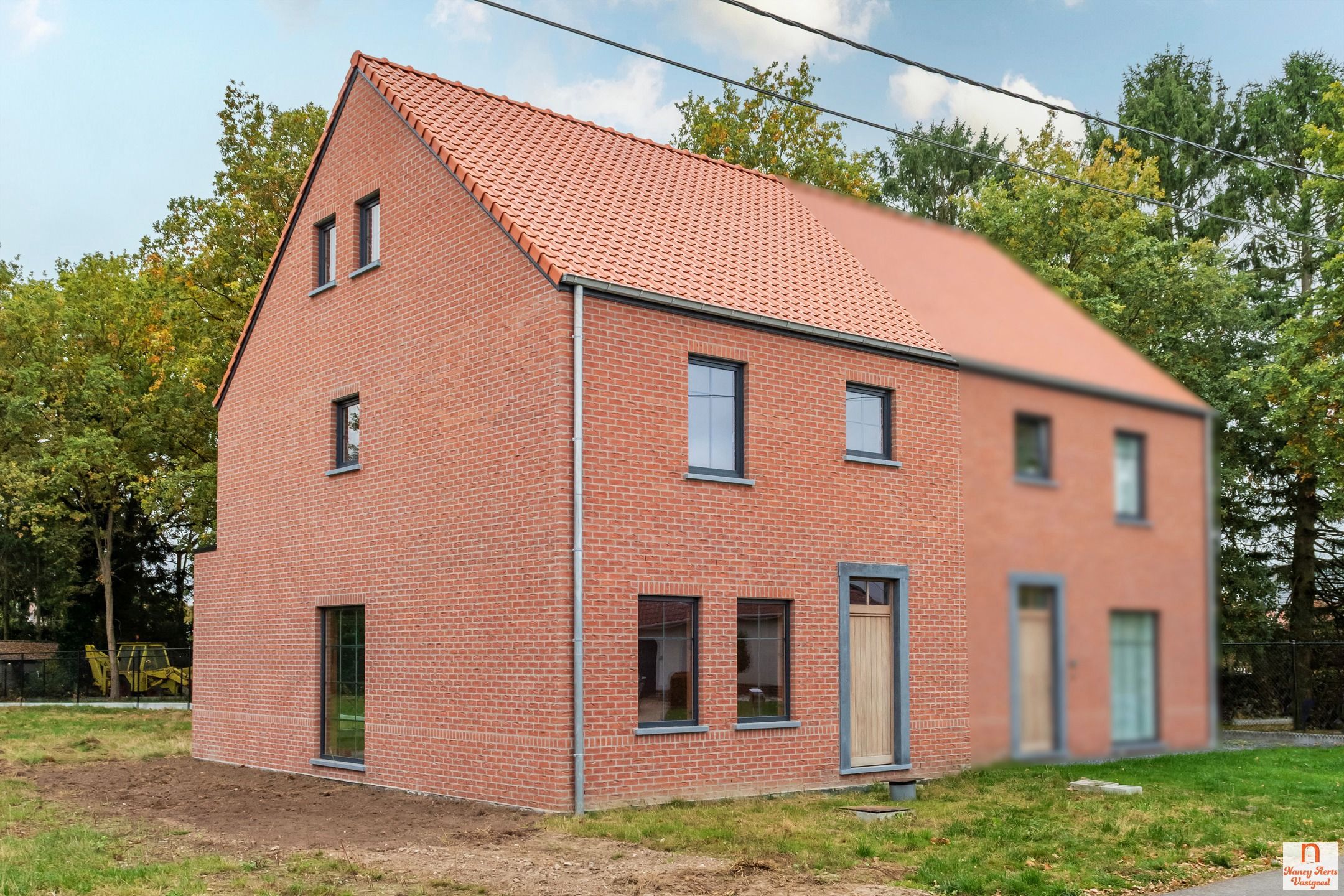 Halfopen BEN-woning in rustige straat met zuidgerichte tuin foto {{pictureIndex}}