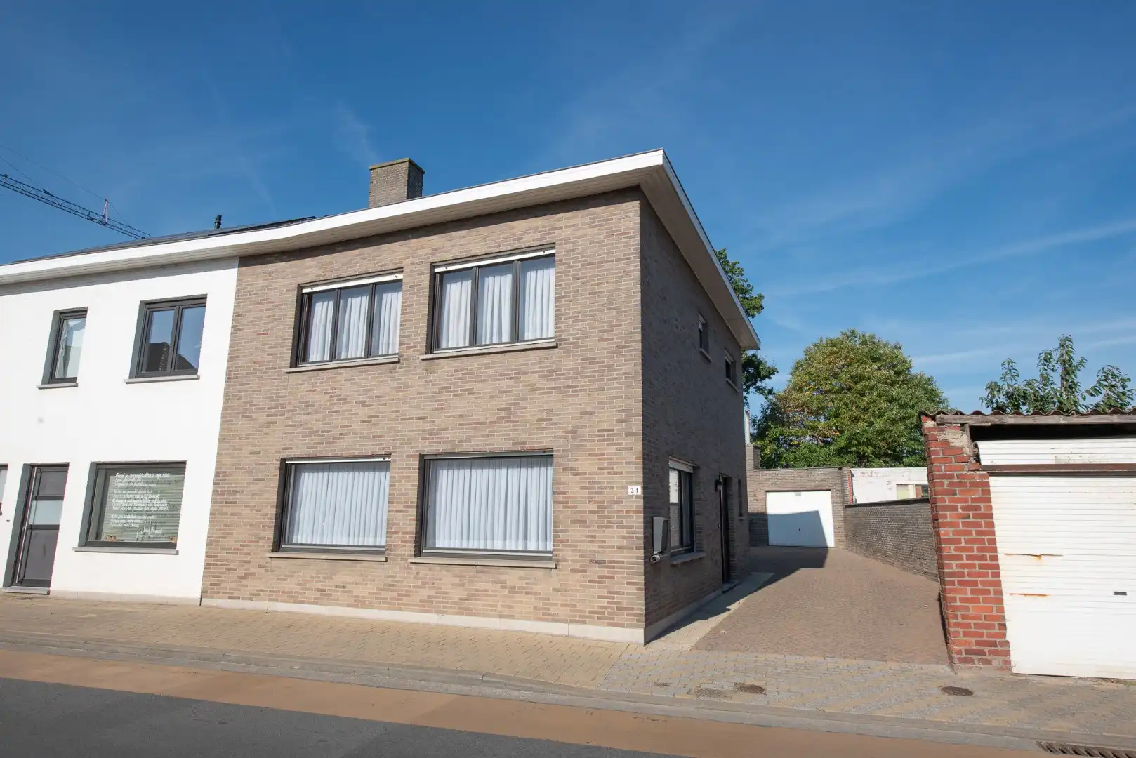 Praktische woning met 3 slaapkamers, garage, veranda en leuke tuin in centrum Wontergem foto 14