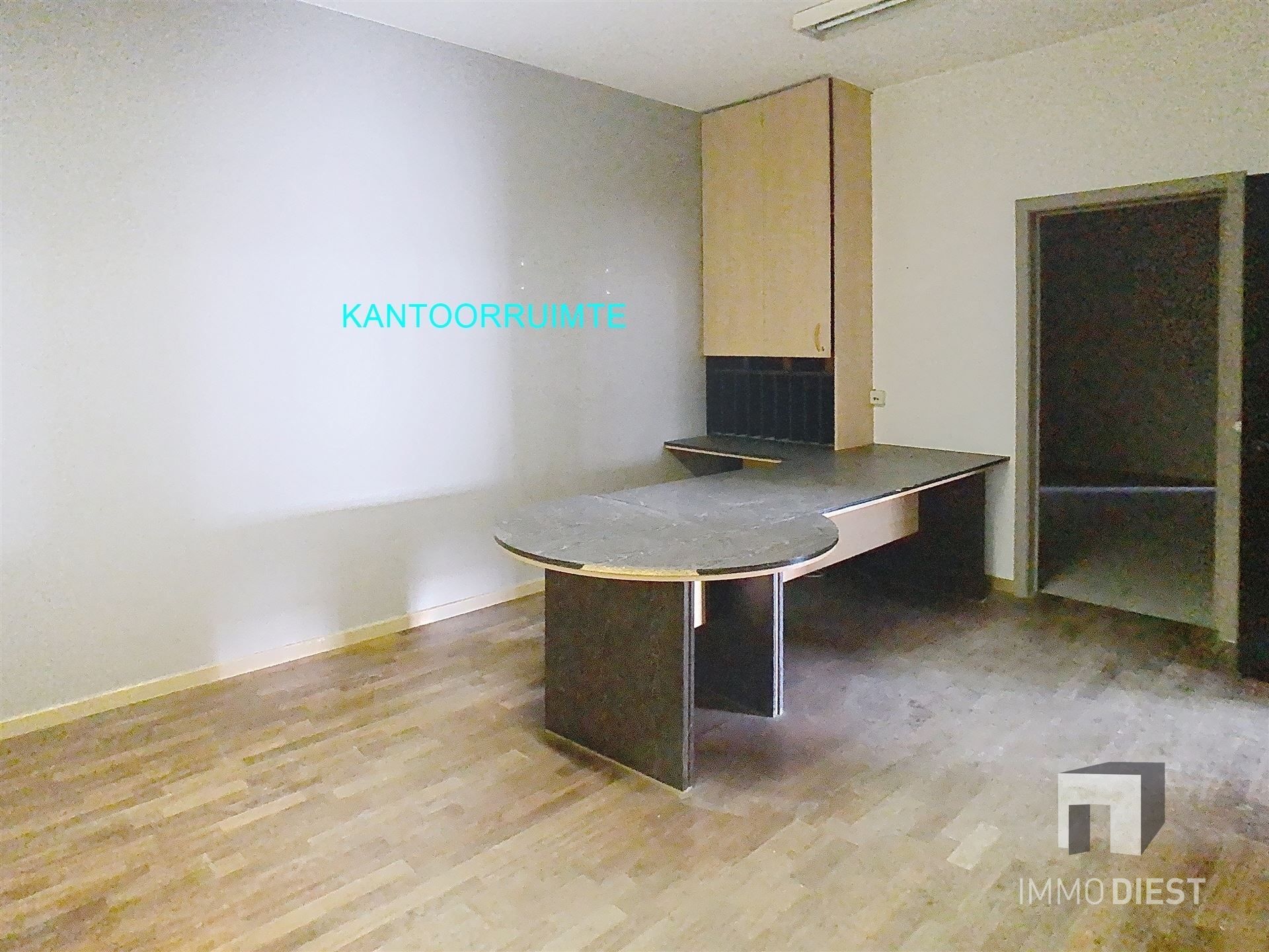 Handelspand van 1181m2 met ruime parking langs verbindingsweg foto 10