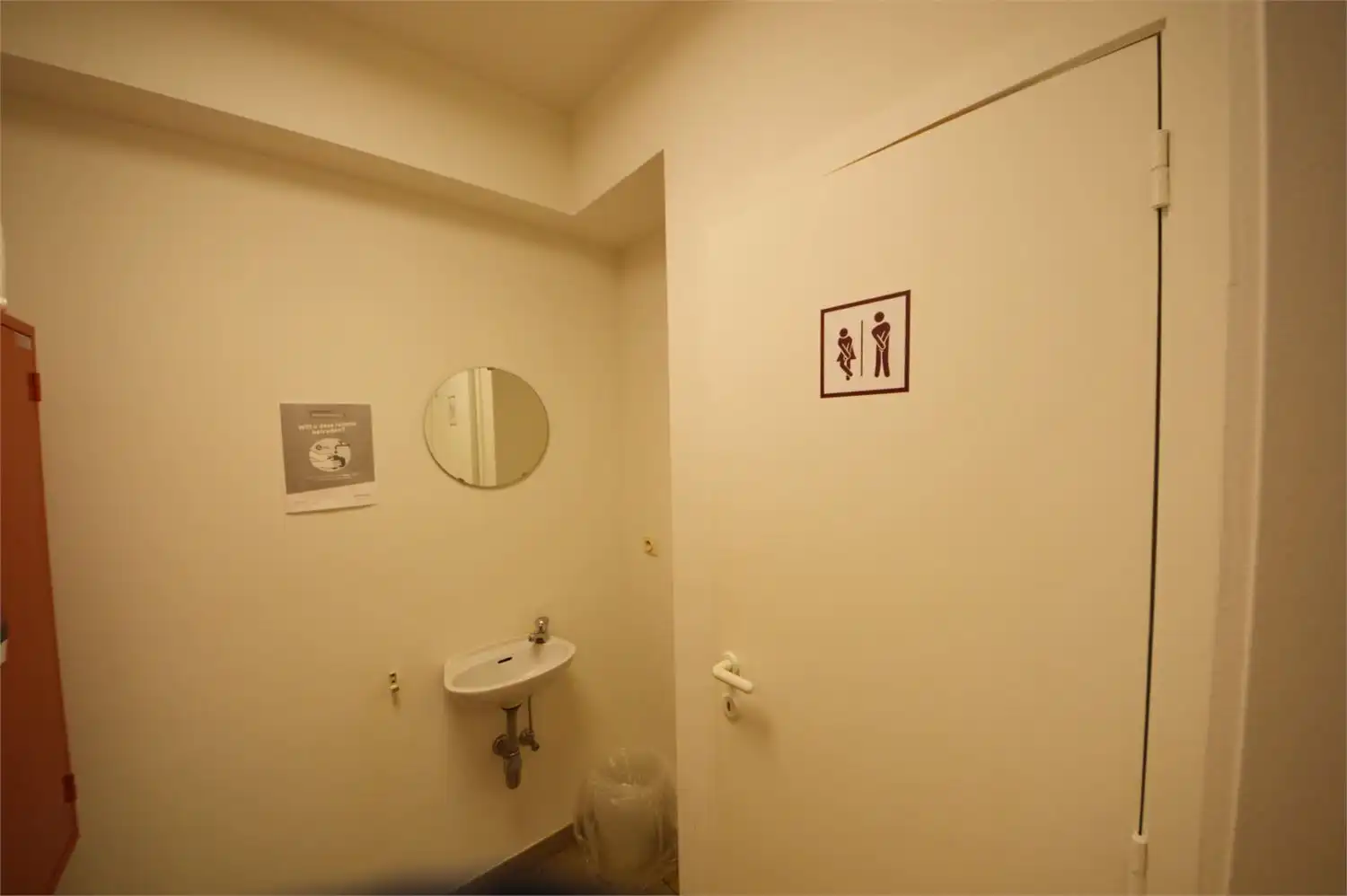 INSTAPKLAAR GELIJKVLOERS INCL. 3 PRIVE PARKINGS NABIJ E40 EN PARKLAAN foto 21