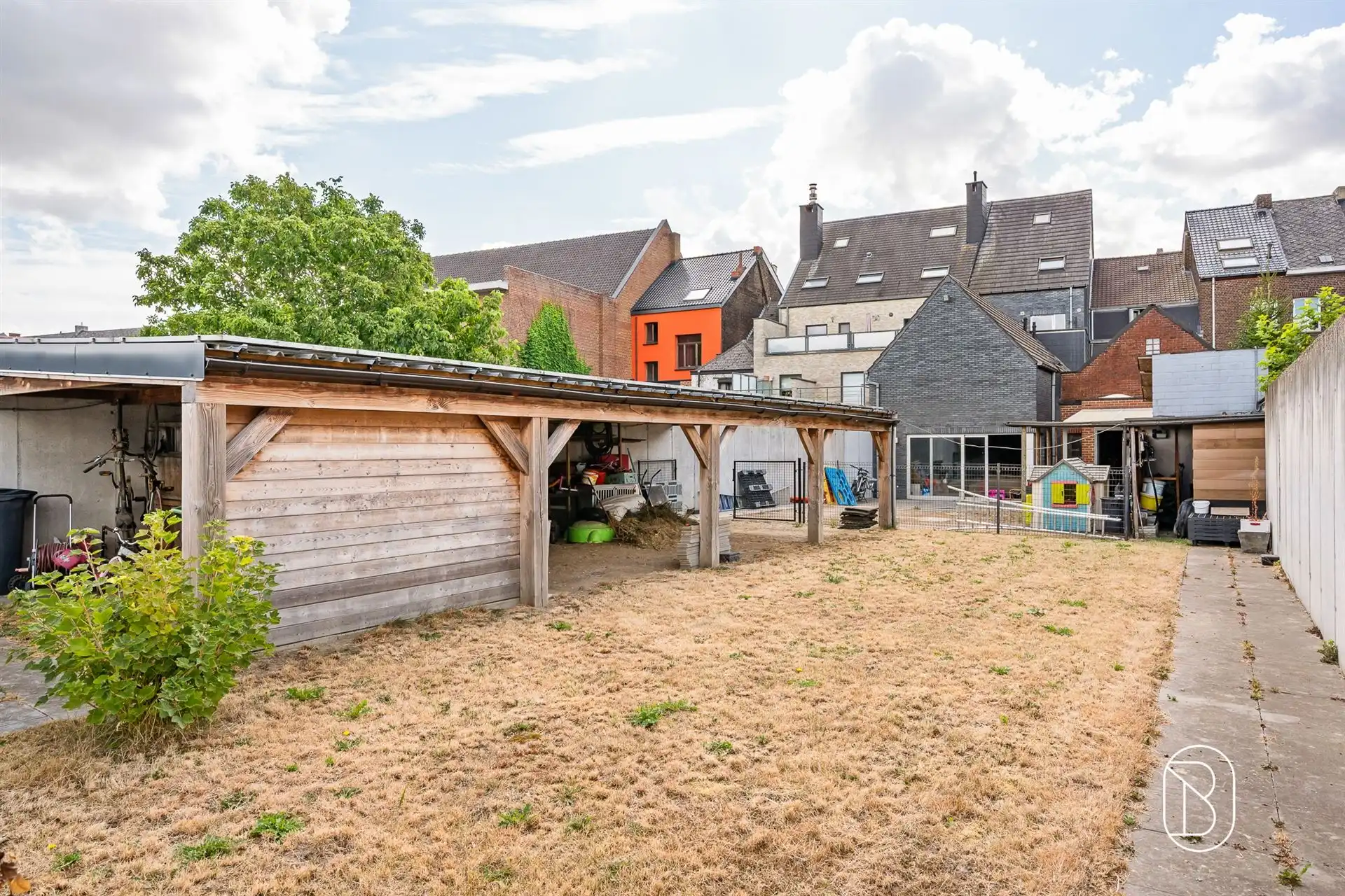 Voormalige bakkerij met woonst, garage, tuin en potentieel foto 8