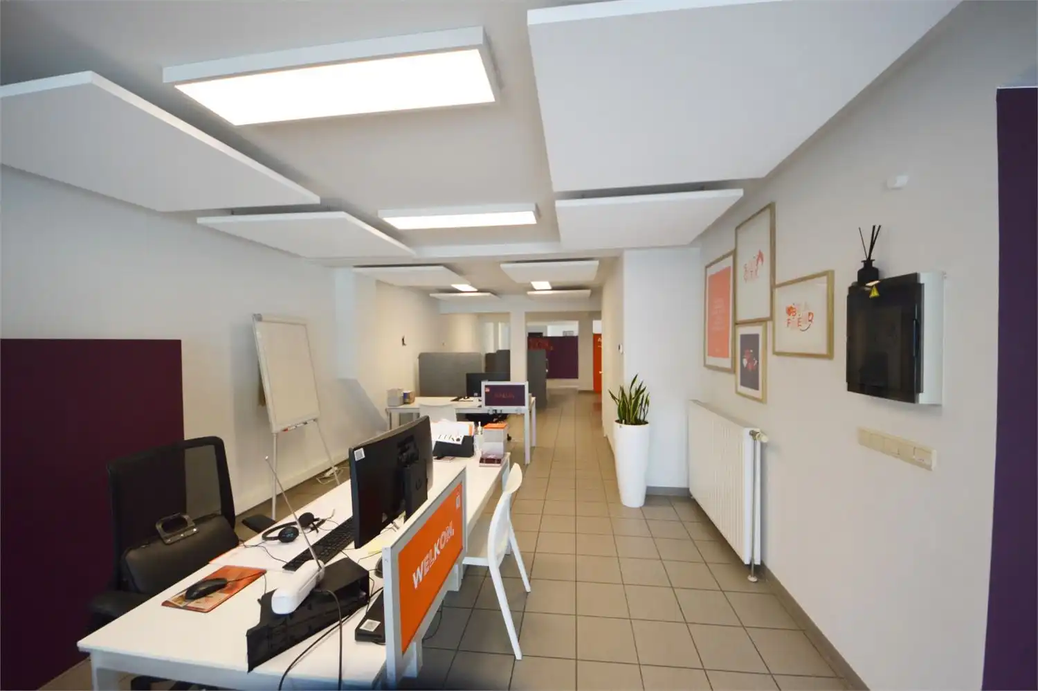 INSTAPKLAAR GELIJKVLOERS INCL. 3 PRIVE PARKINGS NABIJ E40 EN PARKLAAN foto 8