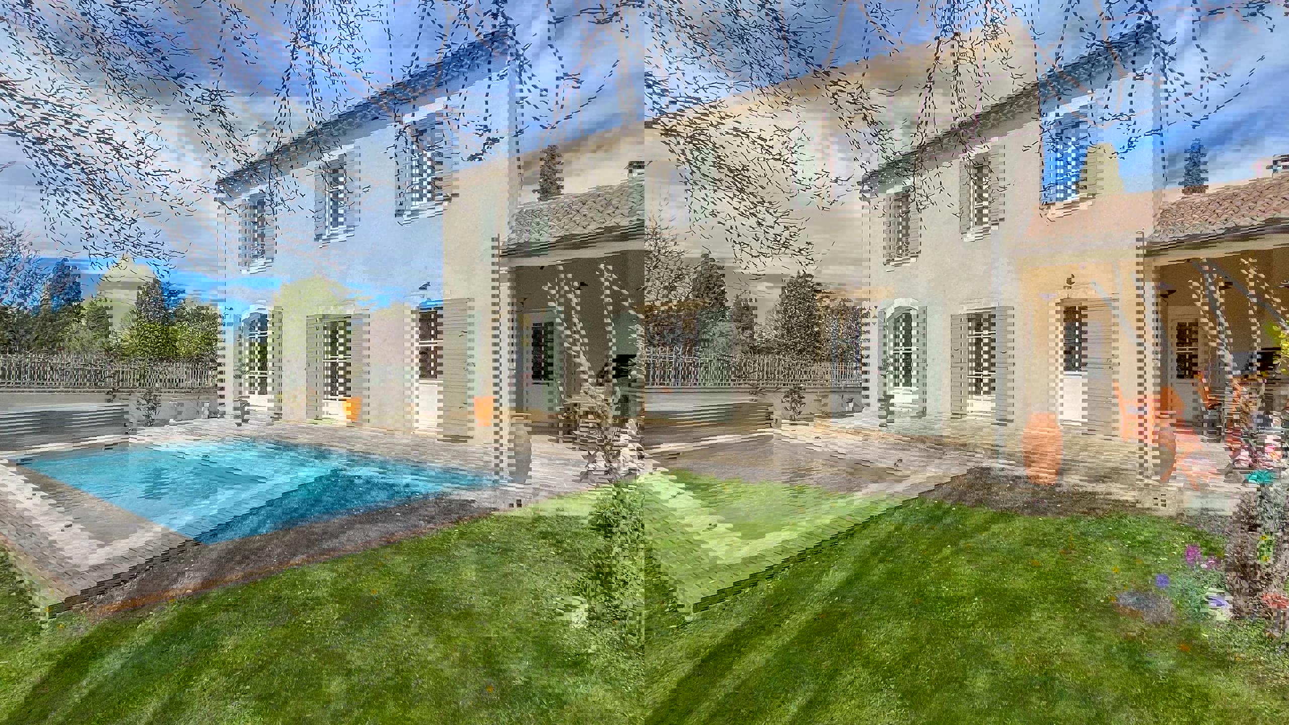 Mooie huis van het type Bastide, ideaal gelegen, in de rust en te voet van het dorp St Rémy de Provence. foto 2