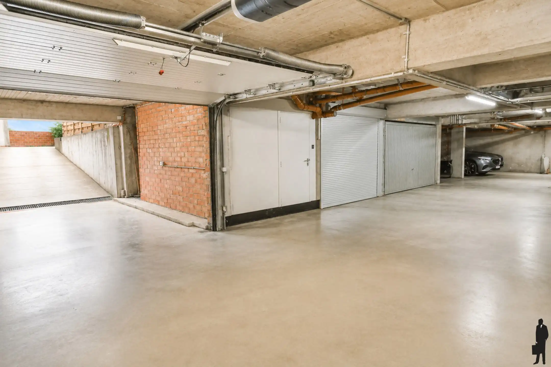 Opbrengsteigendom met parking op toplocatie foto 13
