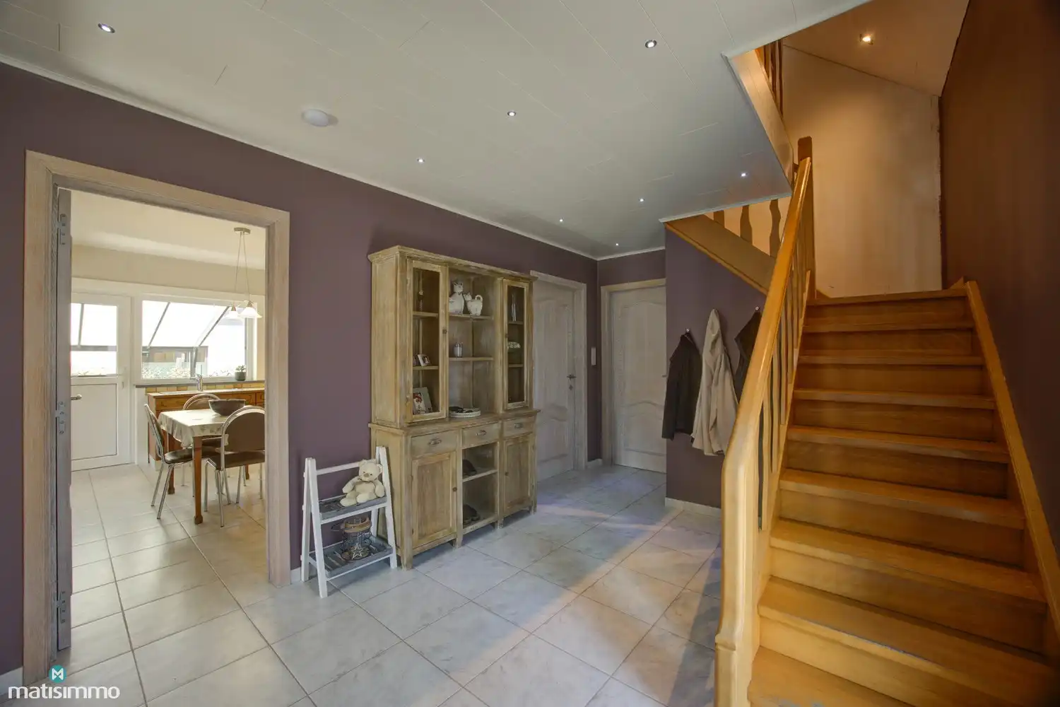 RUIME WONING MET 4 SLAAPKAMERS GELEGEN OP EEN RUSTIGE DOCH CENTRALE LOCATIE TE GENK foto 3