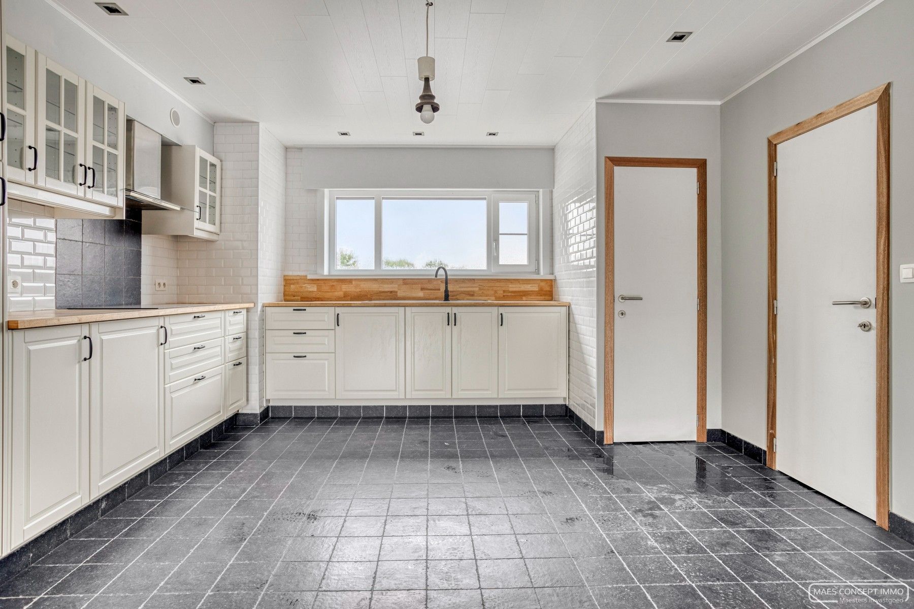 Ruime woning met magazijn te koop te Vichte foto 4