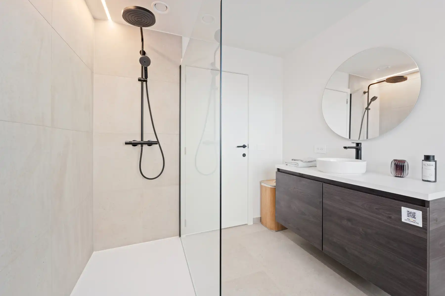 Moderne, halfopen woning foto 16