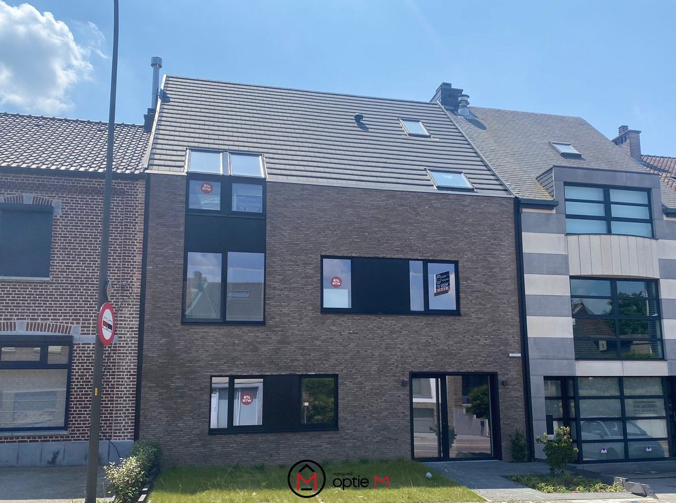 RUIM GELIJKVLOERS APPARTEMENT MET TUIN (5 JAAR KORTING OP OV) foto {{pictureIndex}}