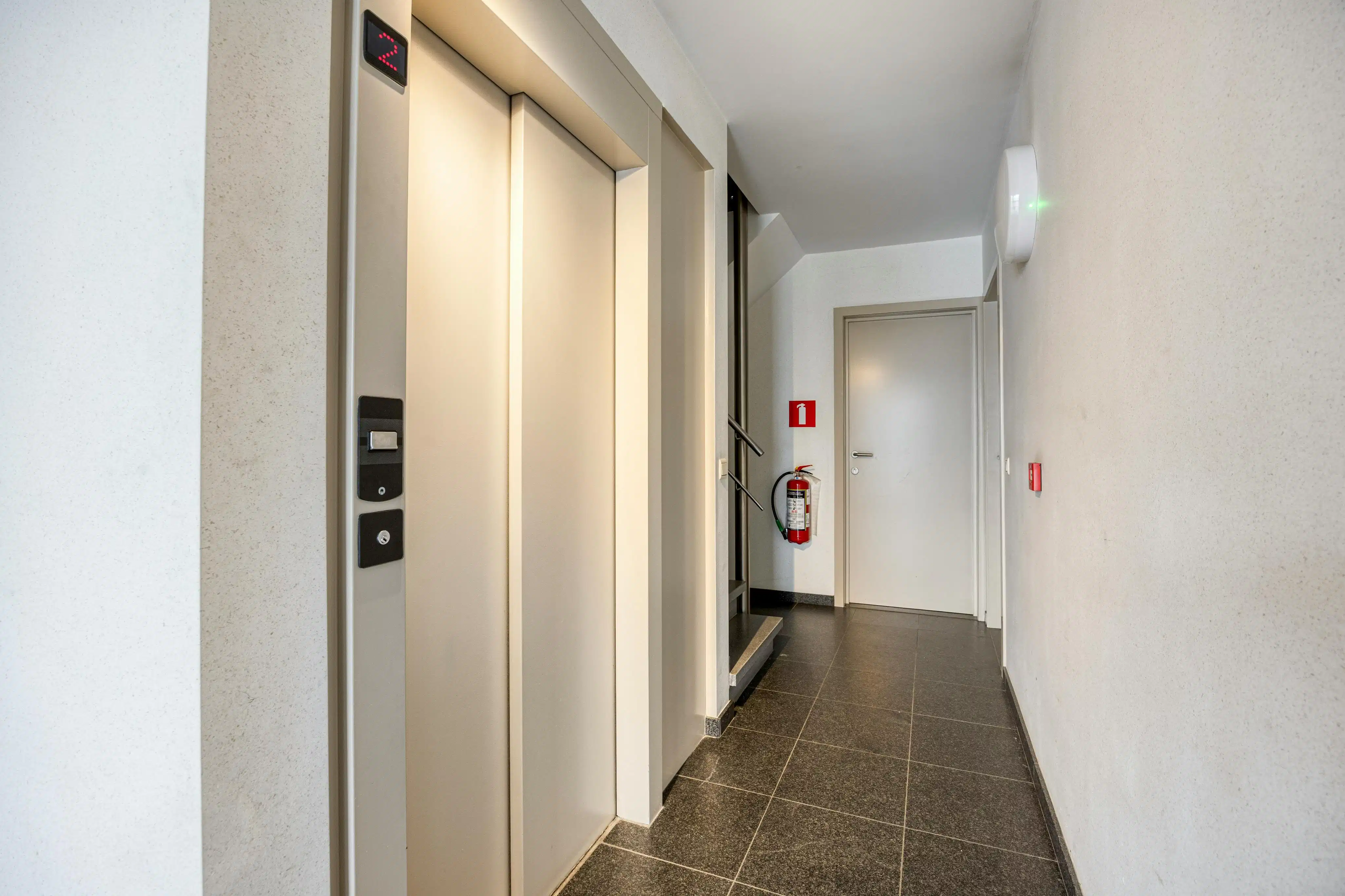 Centraal gelegen opbrengstgebouw met 5 appartementen in Centrum Strombeek-Bever foto 3