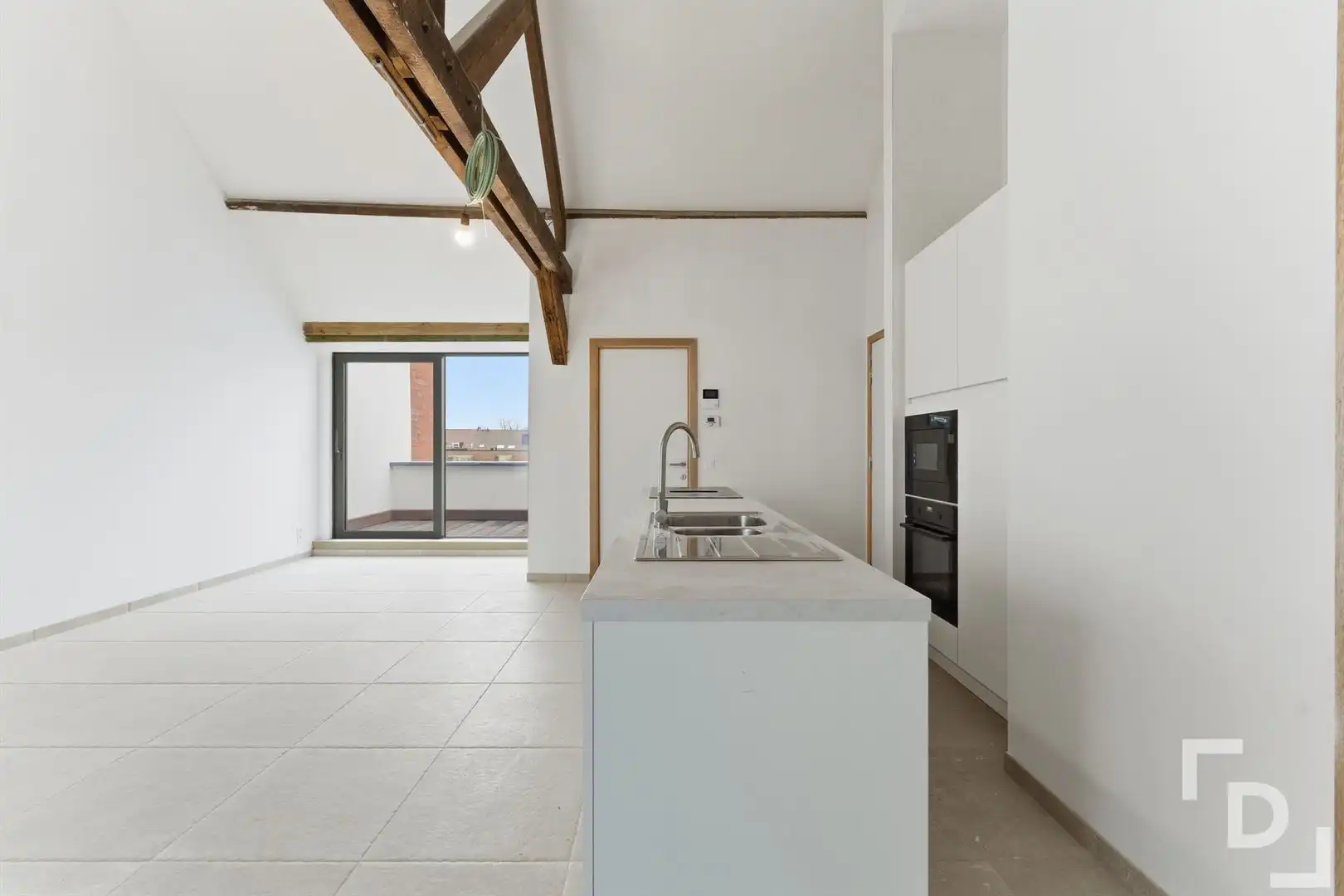 Nieuwbouwappartement met 2 terrassen te koop in centrum Ieper. foto 6