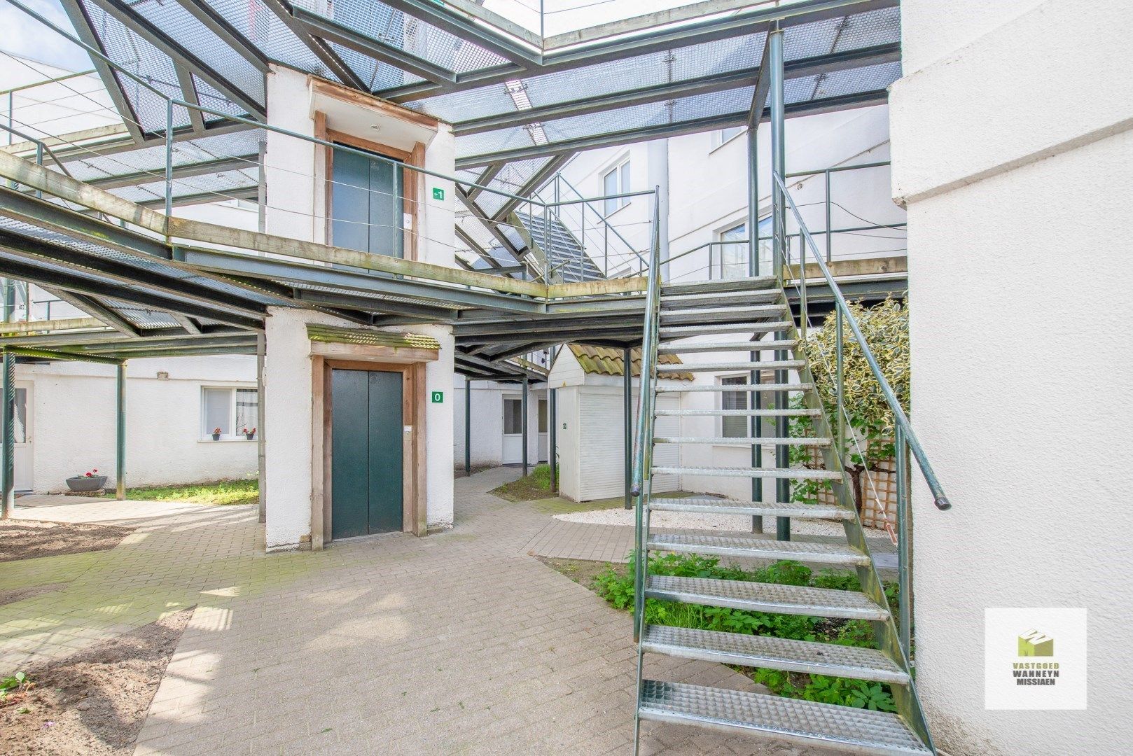 Opbrengsteigendom te koop te Torhout: netto rendement 3,7% foto 14