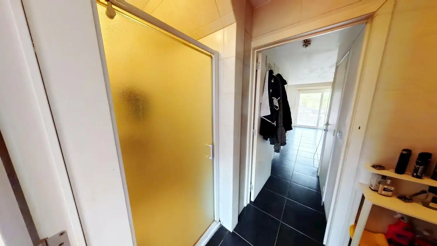 Recent appartement met 1 slaapkamer en heel ruim terras! Unieke investeringskans of ideaal startersappartement. foto 6