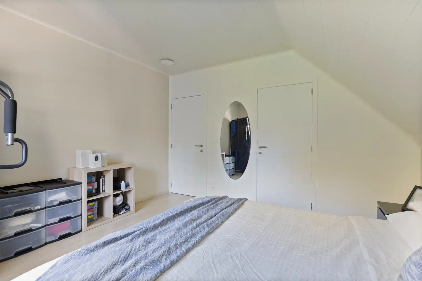 Vrijstaande woning van 2015 met 3 slaapkamers, volledige kelder en zuidgerichte tuin in Schilde. foto 10