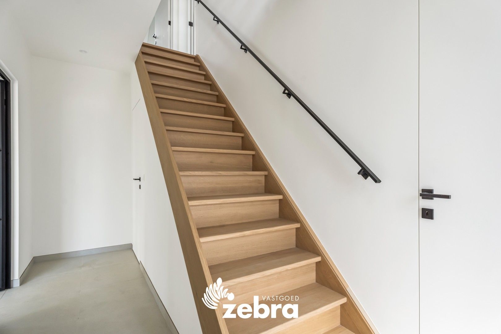 Prachtig gerenoveerde villa met 5 slaapkamers en 2 badkamers te Oostrozebeke! foto 13