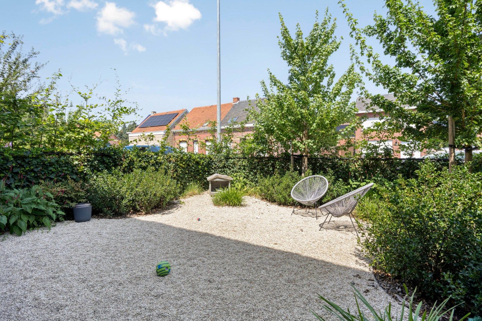 Recent gelijkvloers duplex appartement met 2 slpks, tuin, terras, kelderberging en carport ! foto 7