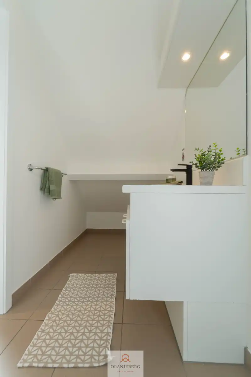 Instapklaar duplex-appartement Wondelgem! foto 19