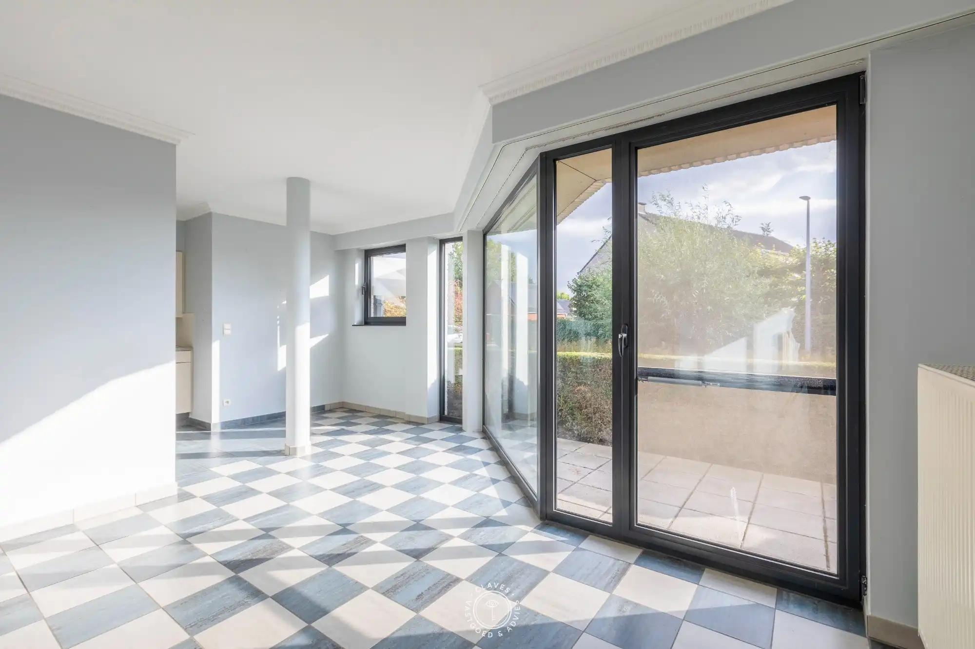 Ruim gelijkvloers appartement met drie slaapkamers foto 6