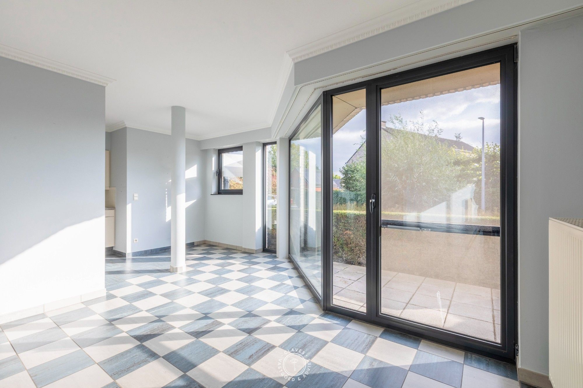 Ruim gelijkvloers appartement met drie slaapkamers foto 6