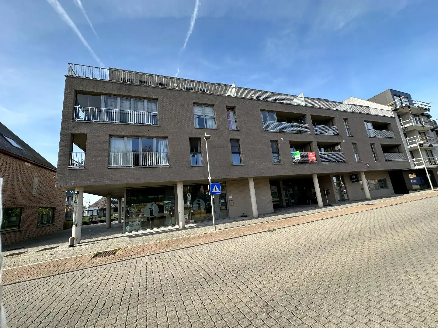 Ruim appartement met twee slaapkamers op de Markt van Houthulst foto {{pictureIndex}}