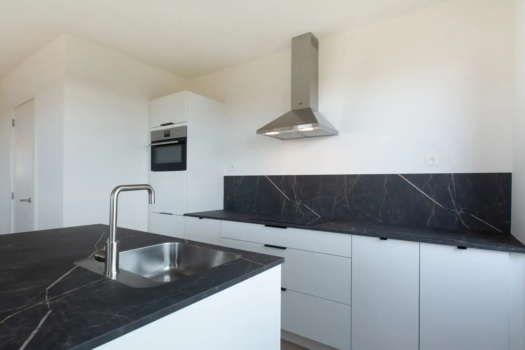 Rustig en comfortabel 2slpk appt. met mooi terras  foto 10