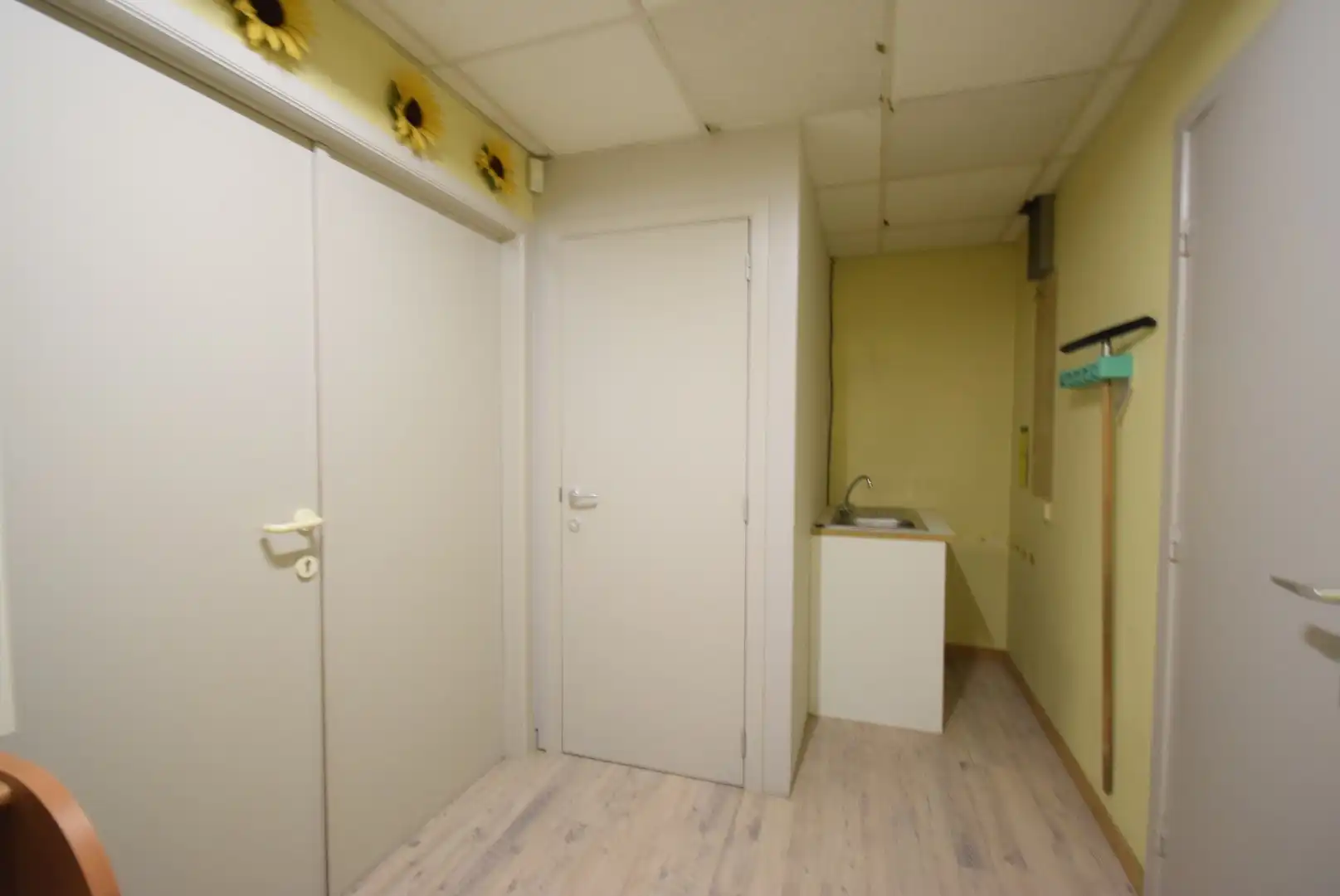 HANDELRUIMTE MET MAGAZIJN IN HET STADSCENTRUM VAN ROESELARE  foto 8