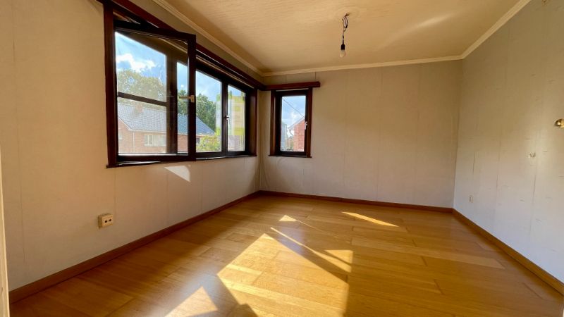 Charmante woning met garage en tuin foto 13